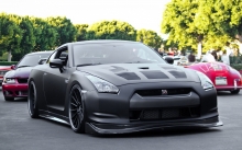  Nissan GT-R    